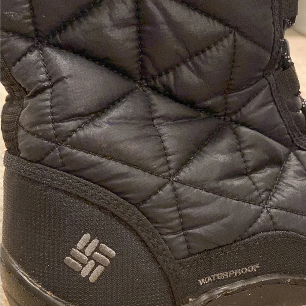 Columbia Waterprrof boots really good condition used 2 times size 10.it’s comfy - Picture 6 of 6